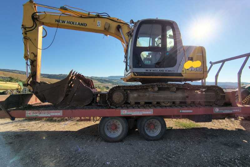 OmecoHub - Immagine NEW HOLLAND E145